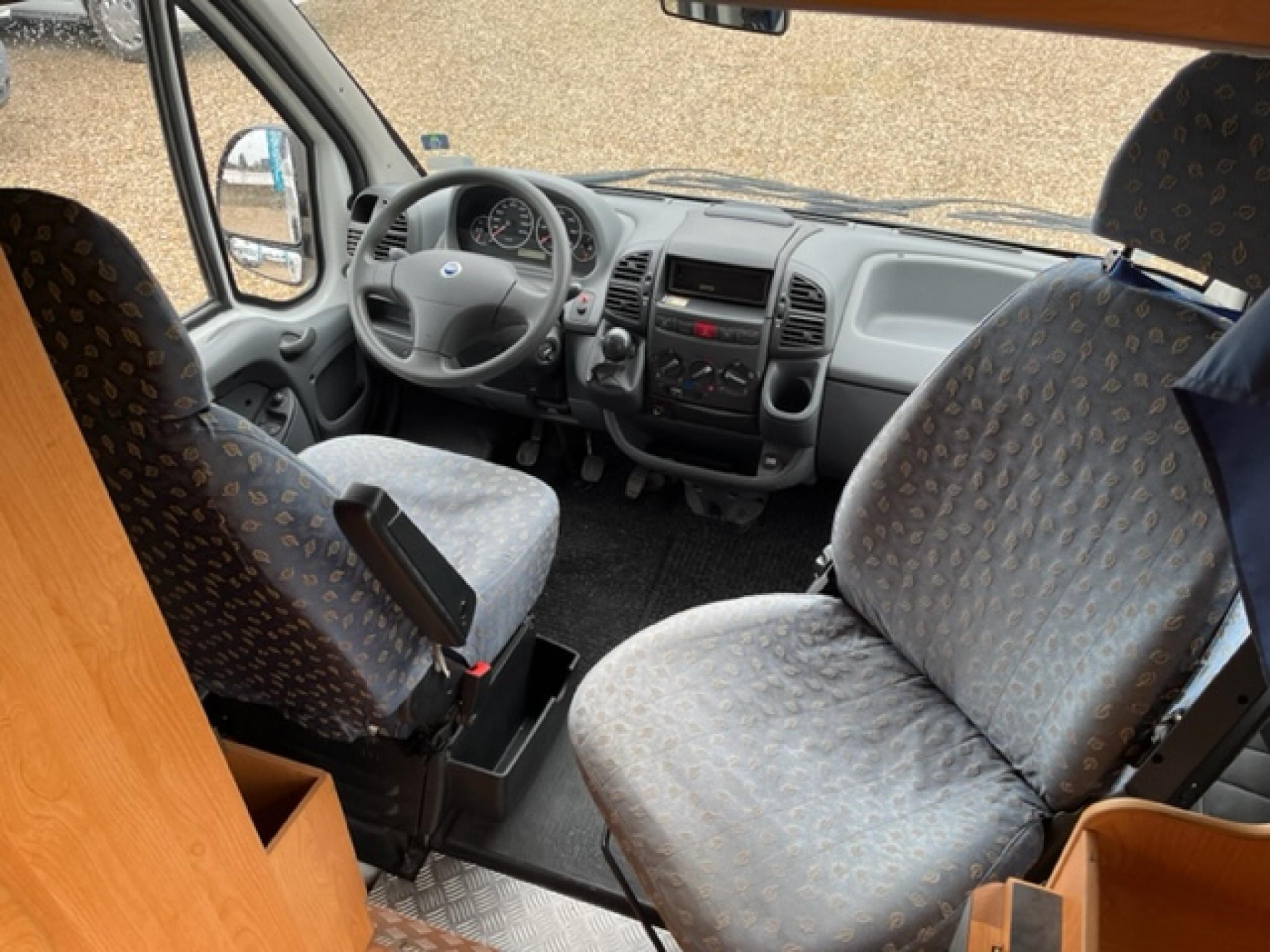 39569-04-2048.jpg