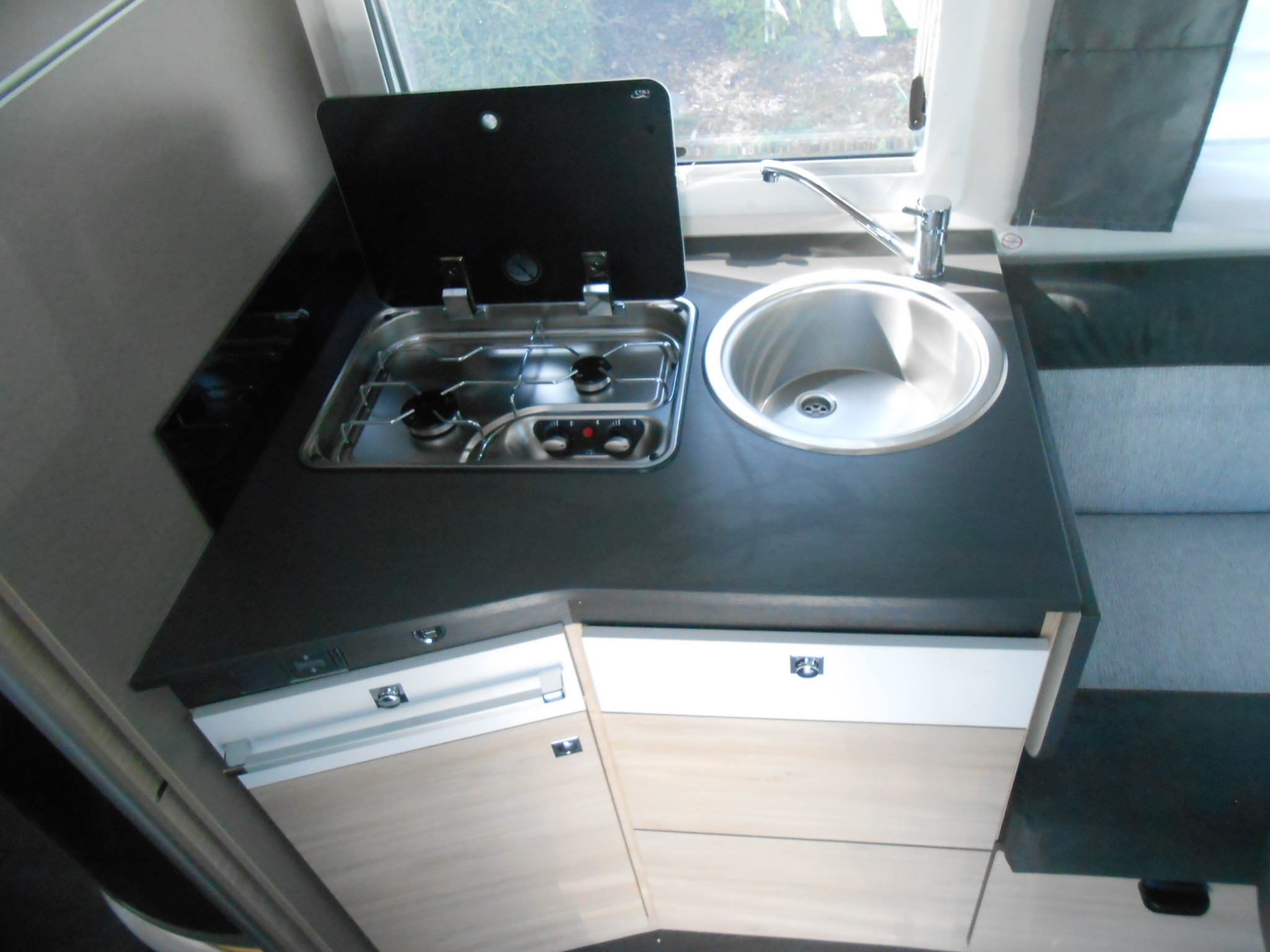 41519-03-2048.jpg