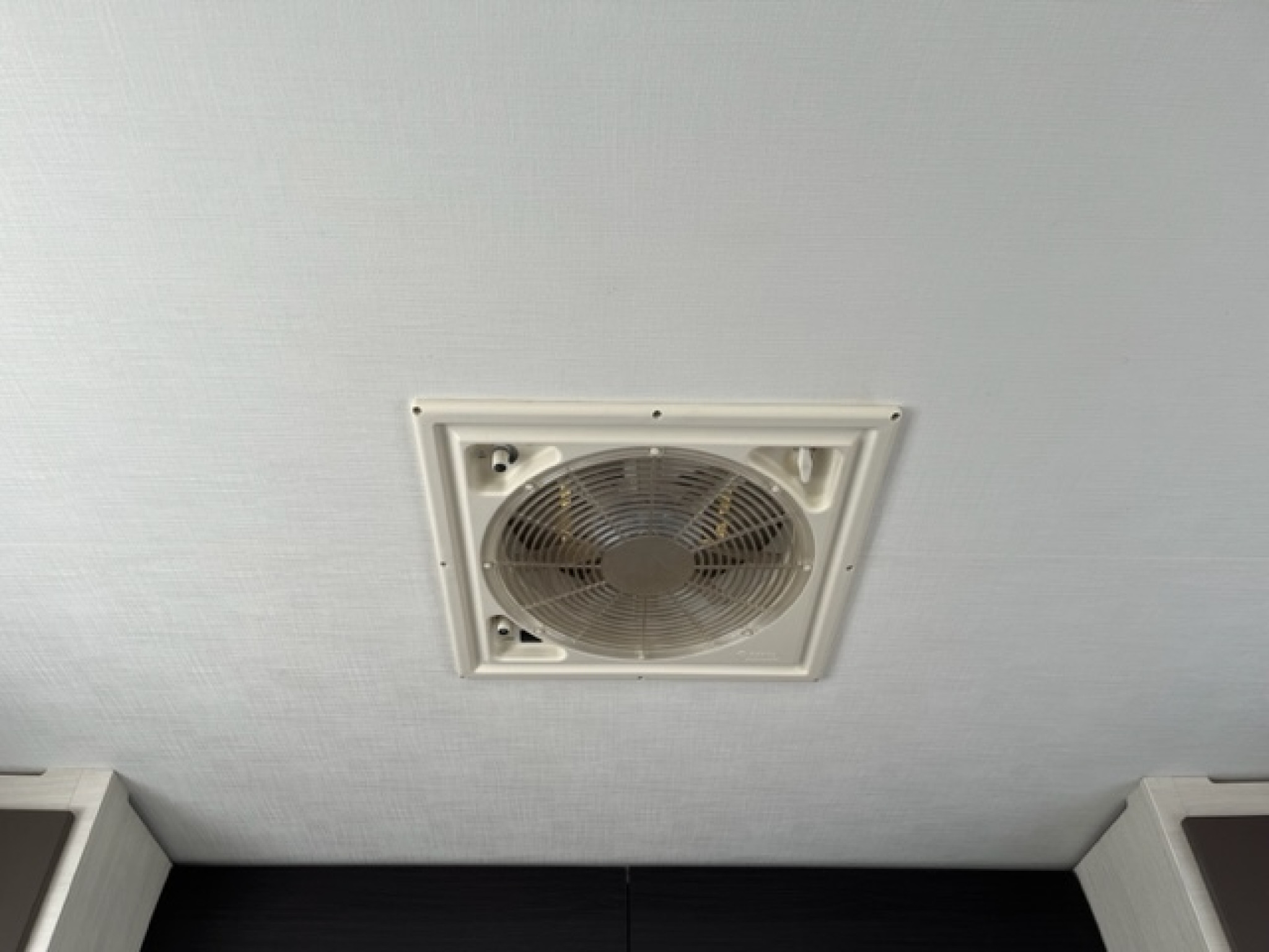 41528-06-2048.jpg