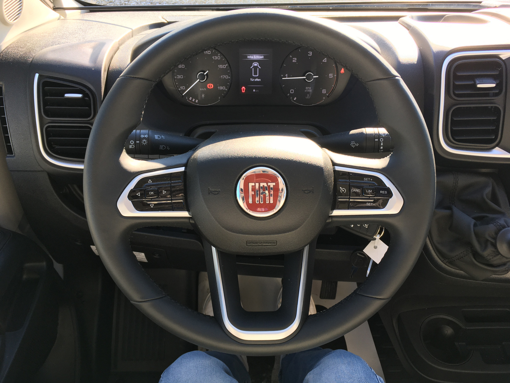 41546-01-2048.jpg